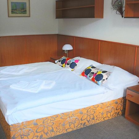 Hotel Maredis Korenov Ngoại thất bức ảnh