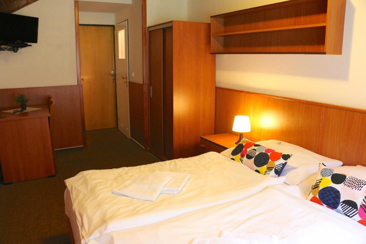 Hotel Maredis Korenov Ngoại thất bức ảnh