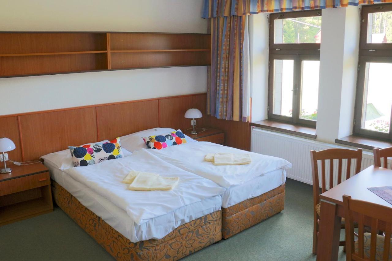 Hotel Maredis Korenov Ngoại thất bức ảnh