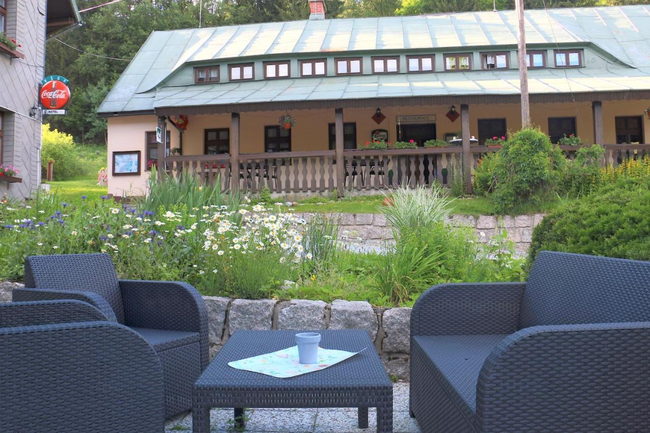 Hotel Maredis Korenov Ngoại thất bức ảnh