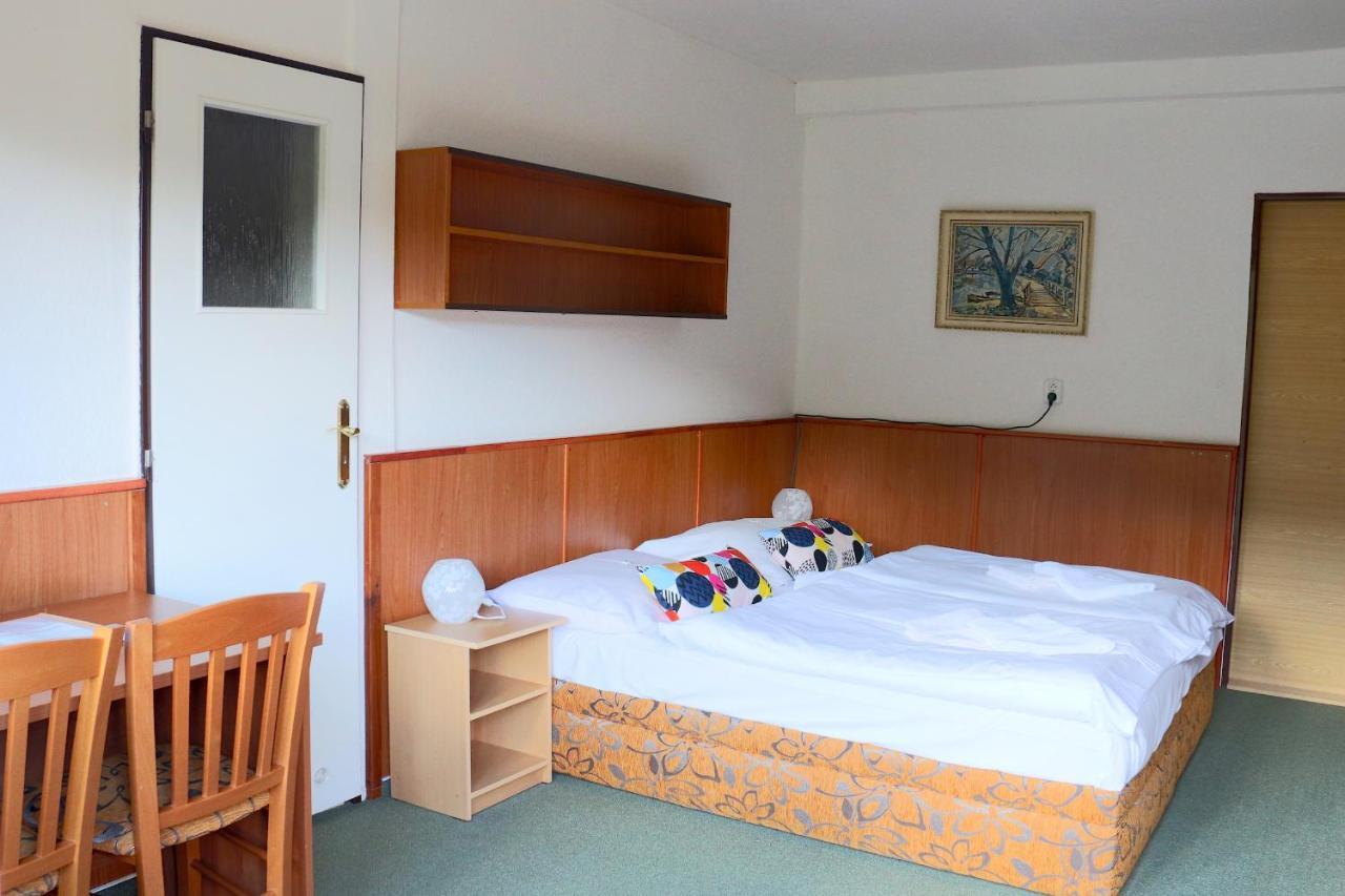 Hotel Maredis Korenov Ngoại thất bức ảnh