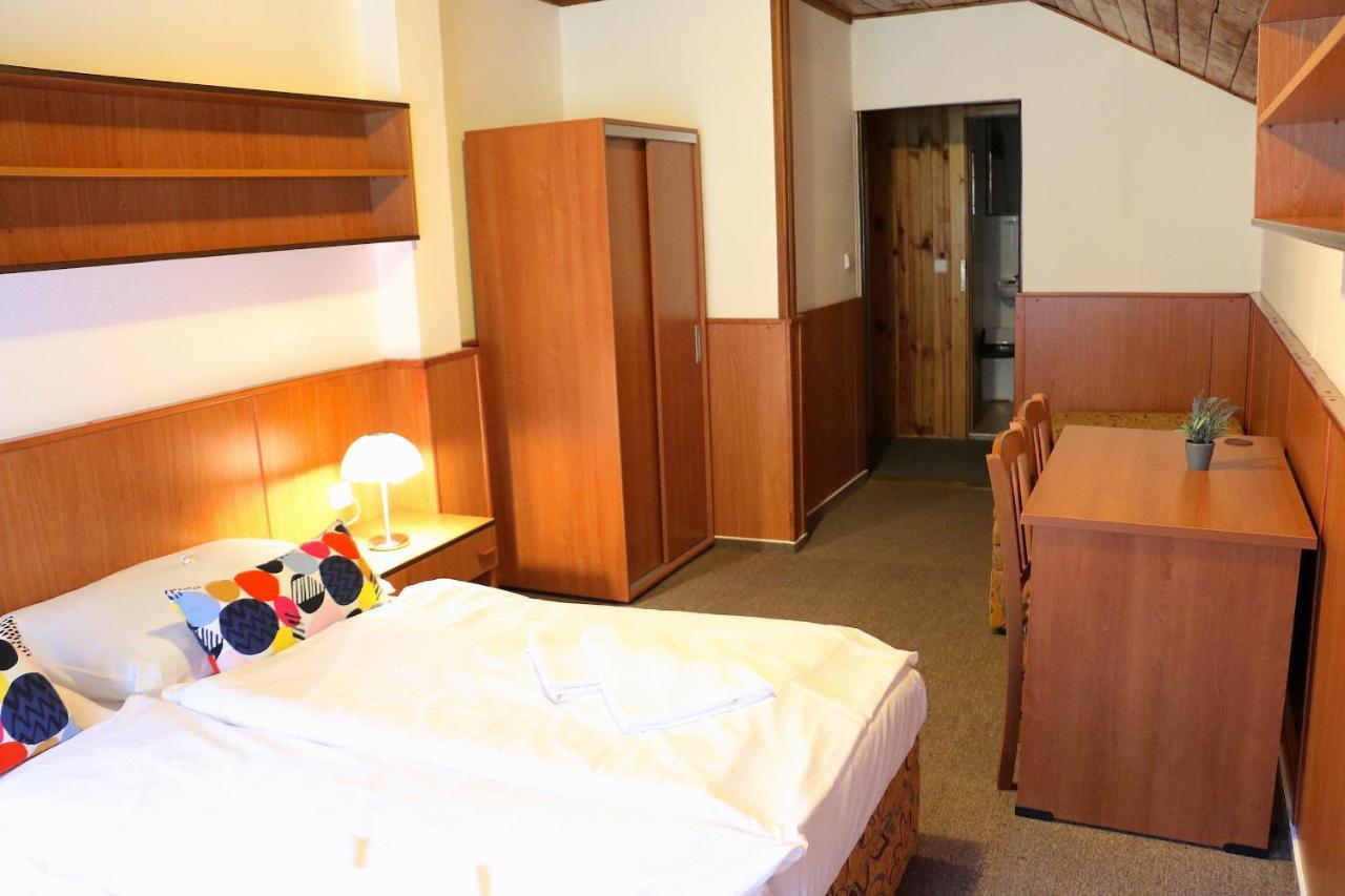 Hotel Maredis Korenov Ngoại thất bức ảnh