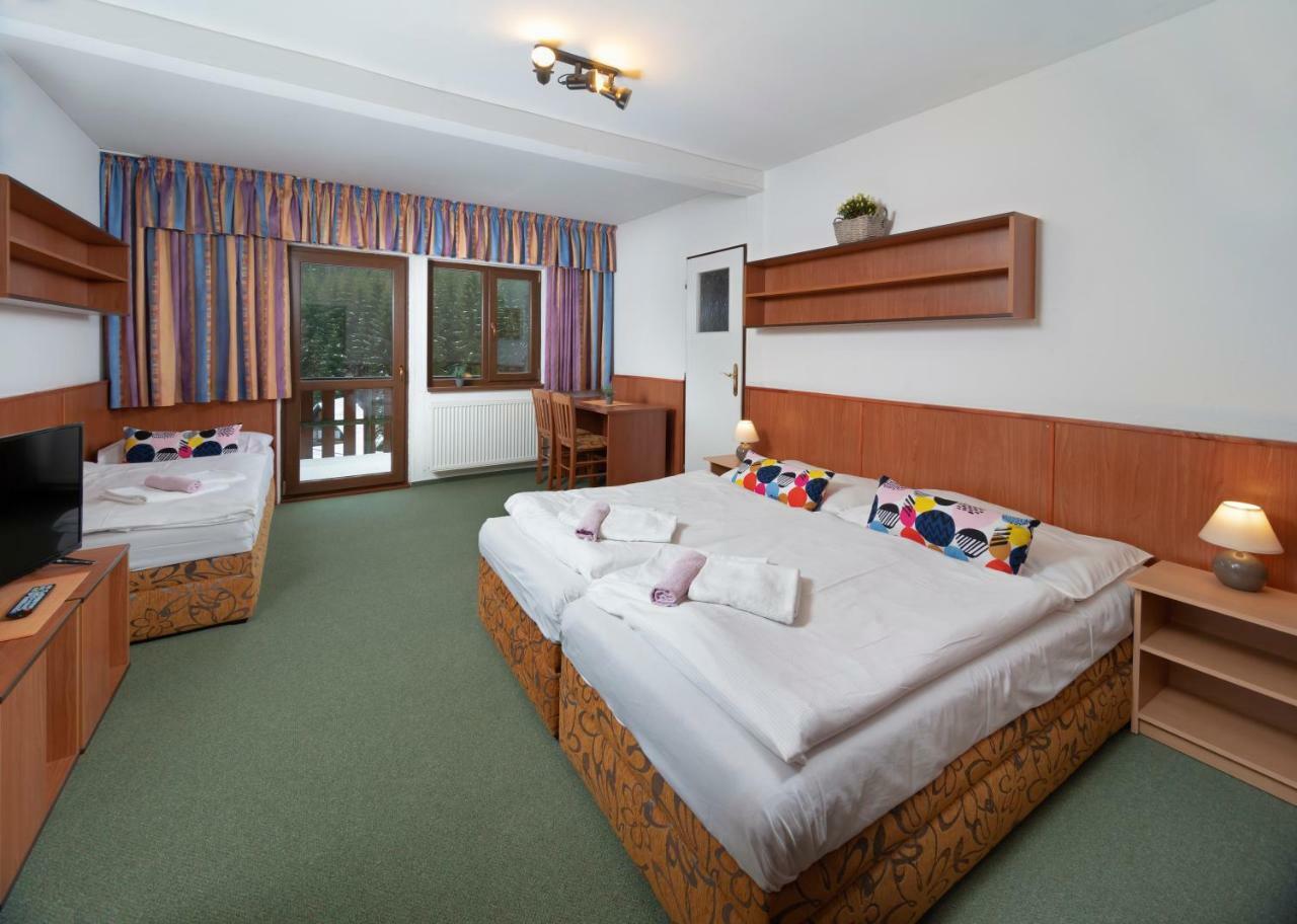 Hotel Maredis Korenov Ngoại thất bức ảnh
