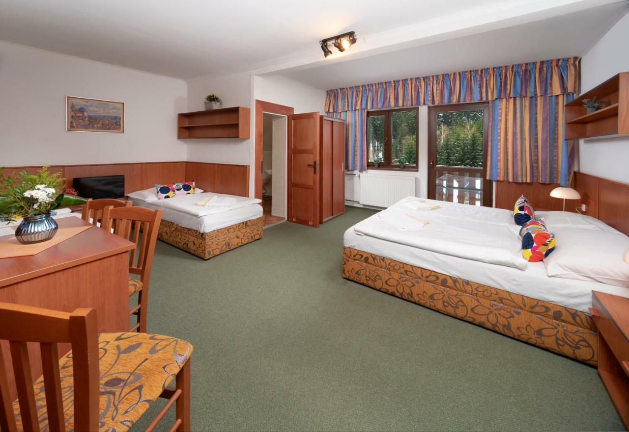 Hotel Maredis Korenov Ngoại thất bức ảnh