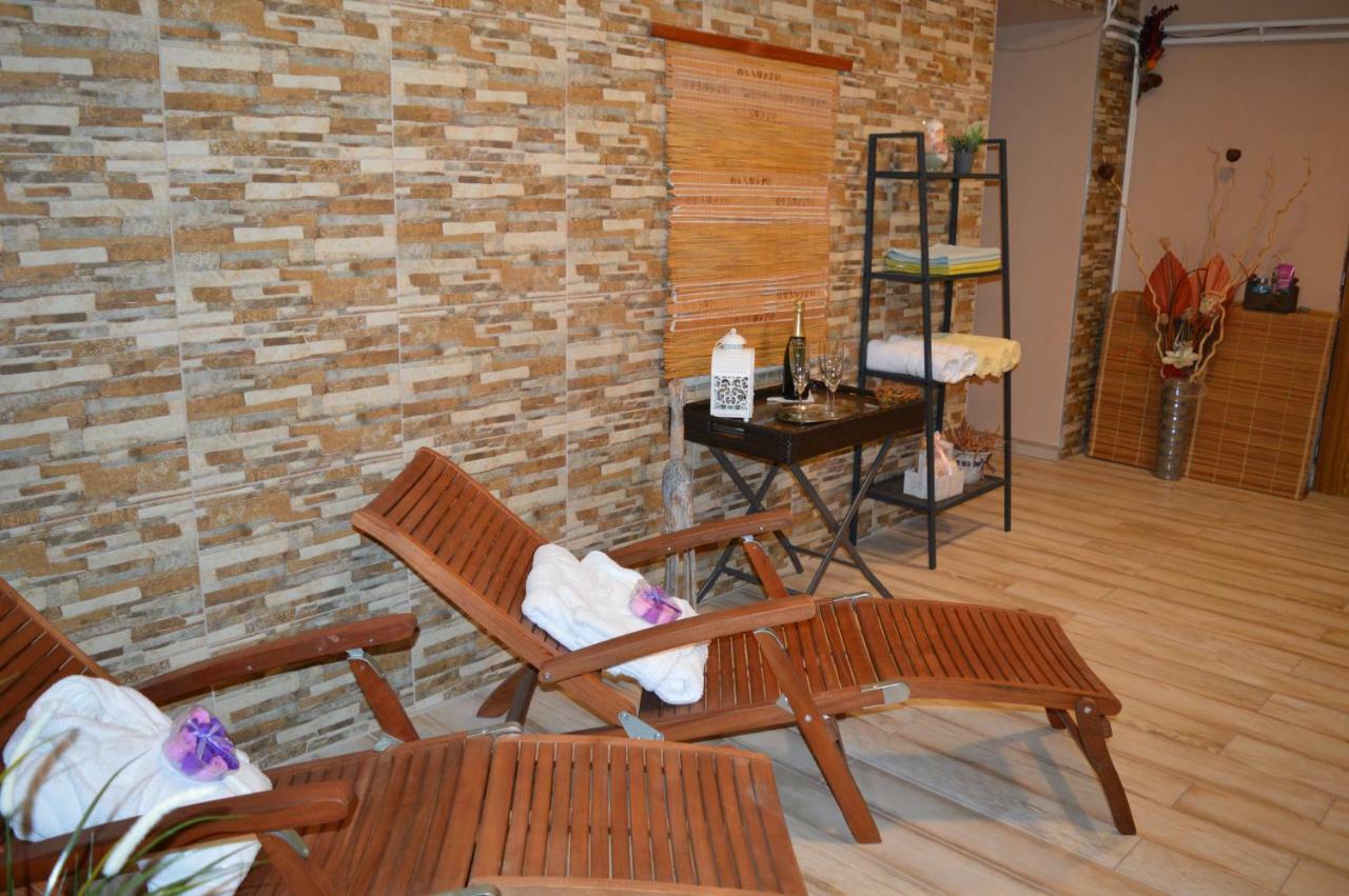 Hotel Maredis Korenov Ngoại thất bức ảnh